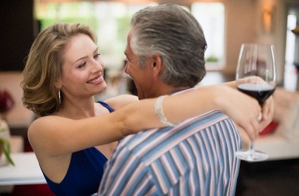 younger women dating older men